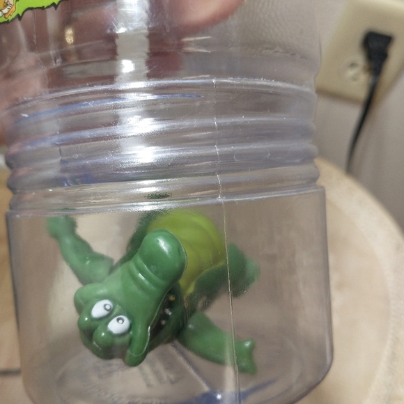 Rainforest Cafe Travel Bottle, 2Whirley Works Buckets,Alice in Wonderland Mug. - Picture 8 of 16